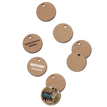 1€-Chip mit Loch aus Holz