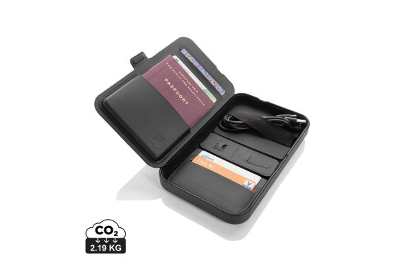 Swiss Peak Travel-Case aus RCS rec. PU mit 3-in-1-Charger, schwarz