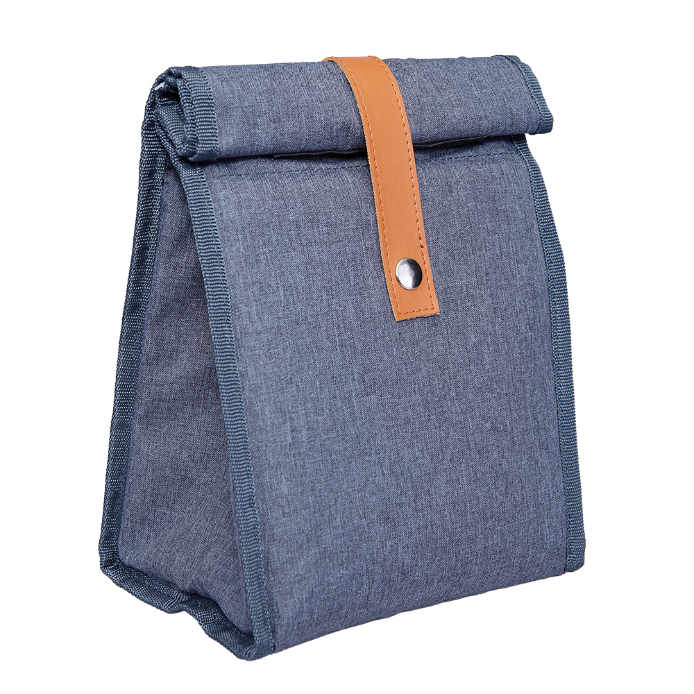 auf der Lunchbag, unterhalb des Druckknopfes (5 x 3 cm)